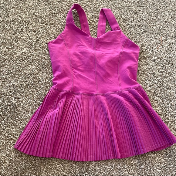 Lululemon Pleated City Tank top - Picture 3 of 9